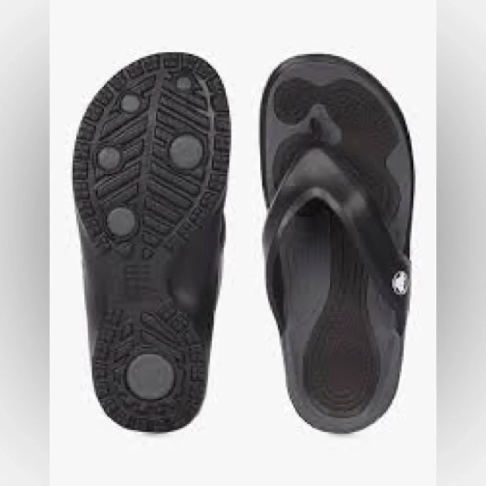 Crocs black flip flops unisex sizing‎